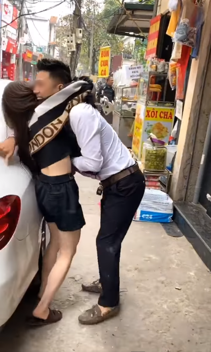 Chi mot cau noi cua vo, chong trich 