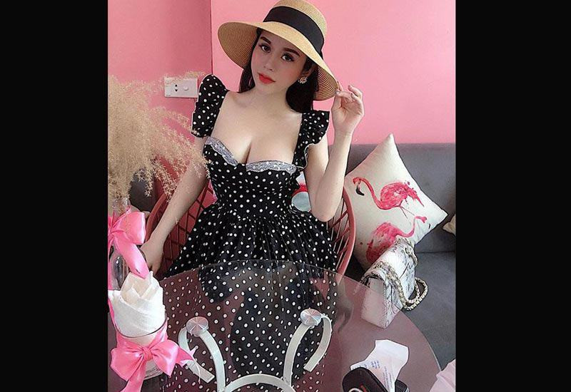 Rất may, khi bầu bí cô nhận được sự chăm sóc chu đáo từ chồng. "Mang bầu, điều mình cảm động nhất ở chồng là sau một ngày làm việc, việc anh chọn không phải là đi gặp bạn bè nhậu nhẹt mà là luôn luôn về nhà ăn cơm cùng vợ con, đưa vợ con đi chơi".