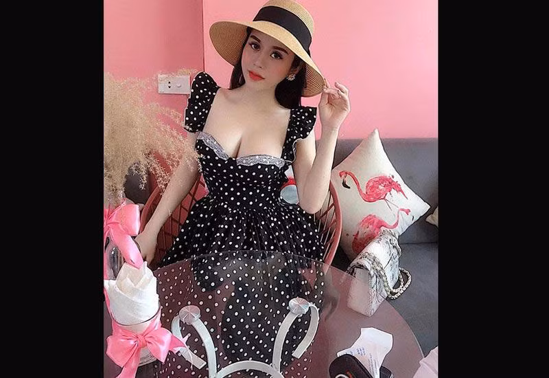 Rất may, khi bầu bí cô nhận được sự chăm sóc chu đáo từ chồng. "Mang bầu, điều mình cảm động nhất ở chồng là sau một ngày làm việc, việc anh chọn không phải là đi gặp bạn bè nhậu nhẹt mà là luôn luôn về nhà ăn cơm cùng vợ con, đưa vợ con đi chơi".