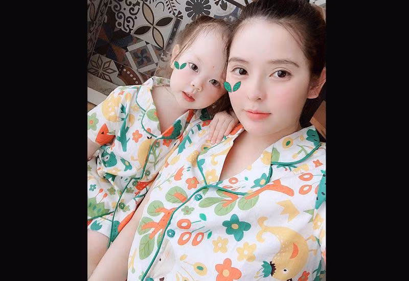 Đã gần 7 năm kể từ ngày nổi tiếng, Vân Tokyo đã có nhiều thay đổi trong cuộc sống. Nhìn vào đó, nhiều cô gái phải ao ước, ngưỡng mộ. Cô nàng giờ đã có một gia đình với một người chồng yêu thương mình hết mực cùng 2 thiên thần nhỏ và vẫn đang miệt mài tiếp tục phẫu thuật thẩm mỹ, cứ mỗi lần sinh là một lần sửa.