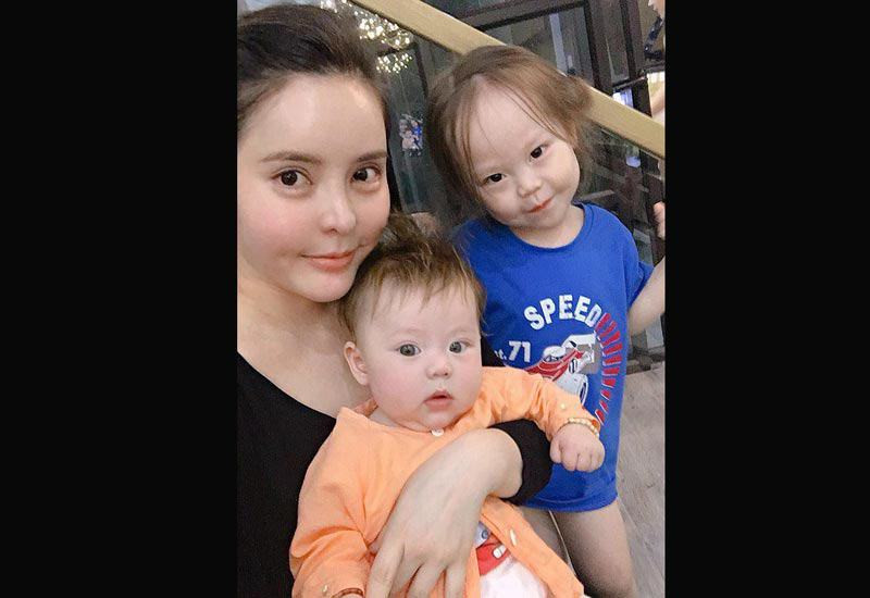 Thật bất ngờ, mặc dù Vân Tokyo sửa sang mặt mũi khá nhiều nhưng hai nhóc tỳ nhà cô lại có gương mặt xinh xắn, nhiều người tưởng lai Tây. Cô tiết lộ, cả hai con gái đều rất giống bố.