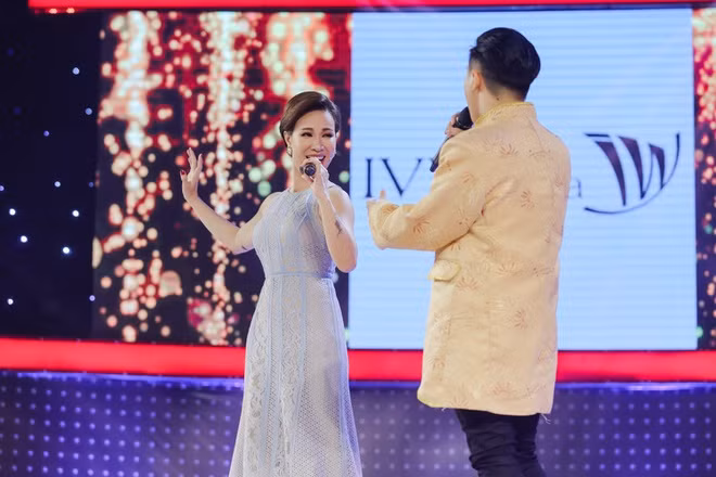 Lo danh tinh nguoi yeu dien vien Le Loc, hoa ra la nguoi quen-Hinh-2