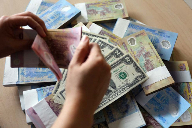 Doi tien le ngay can Tet Canh Ty, 10 trieu mat 4 trieu van nhon nhip-Hinh-2