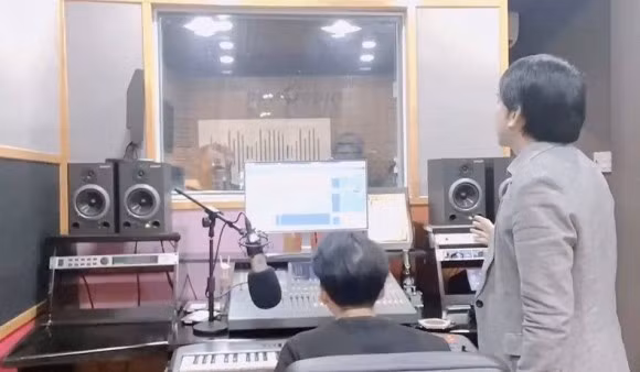 Con gai thu cua Kim Tu Long khien dan mang tram tro ve nhan sac-Hinh-2