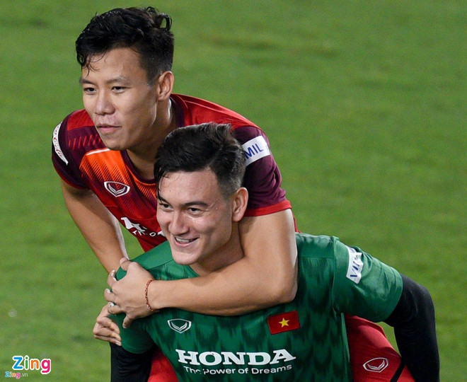 Người đồng đội của trung vệ thép là thủ thành Đặng Văn Lâm cũng chúc mừng anh trong ngày vui. "Chúc mừng sinh nhật captain (đội trưởng - PV) của tôi", "Gấu Nga" nhắn nhủ. Văn Lâm - Quế Ngọc Hải vốn nổi tiếng là đôi bạn thân thiết trong tuyển Việt Nam. Dù Lâm "Tây" đang thi đấu tại Thái Lan, cả hai vẫn giữ liên lạc và thường xuyên tương tác với nhau trên mạng xã hội.