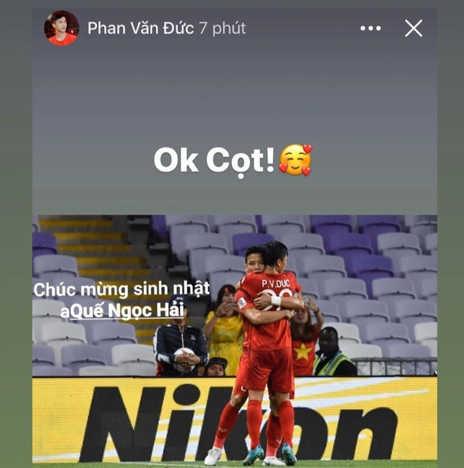 Tại story trang cá nhân, Quế Ngọc Hải chia sẻ lại bài đăng chúc mừng sinh nhật của Phan Văn Đức và cảm ơn đàn em. Văn Đức - Quế Ngọc Hải khá thân khi là đồng hương, có thời gian cùng thi đấu cho đội bóng Sông Lam Nghệ An.