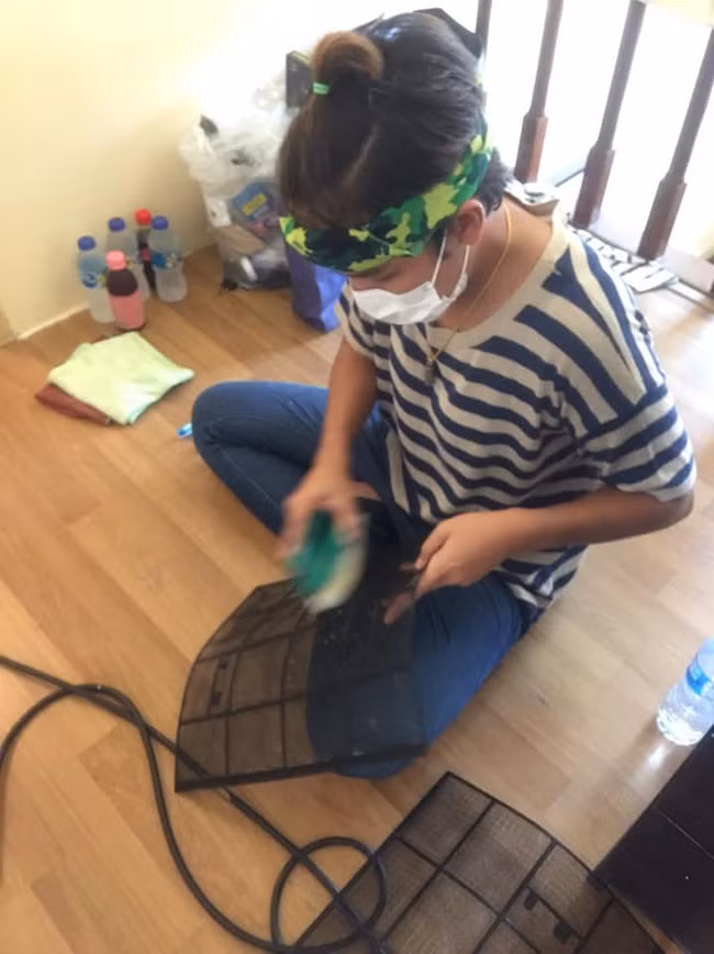 Chi phí vệ sinh mỗi điều hòa là 350bath/chiếc (~253.000 đồng) và giá sẽ tính là 300 bath/chiếc (~216.000 đồng) nếu như khách có nhu cầu vệ sinh hơn 3 chiếc điều hòa.