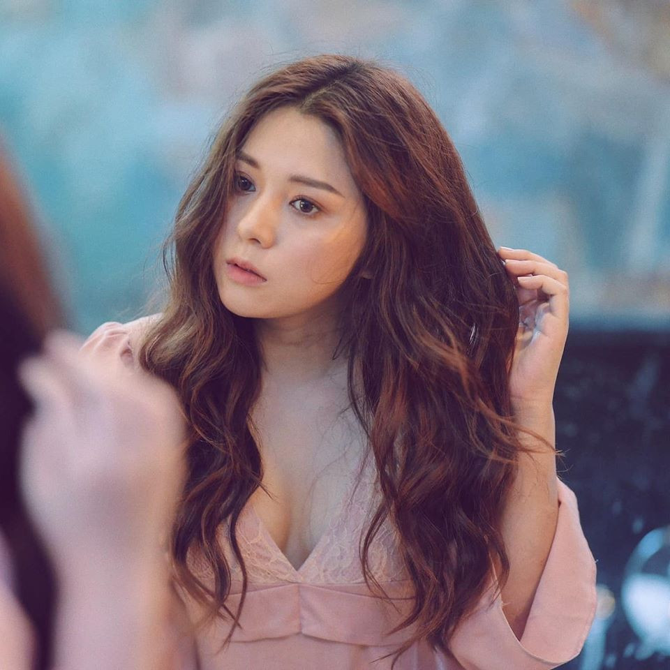 "Sau khi bị bệnh mình mới nhận ra một điều rằng bản thân mình chính là điều quan trọng nhất, bản thân bạn xứng đáng được như vậy!".