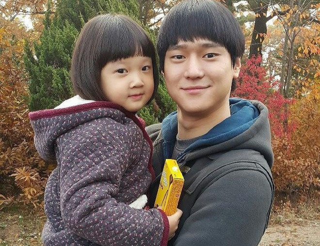 Vào vai cô bé đam mê ăn uống, Jin Joo được các fan cứng của Reply 1988 mệnh danh là "thực thần" đáng yêu nhất màn ảnh. Sau 5 năm, cô bé nhỏ nhắn ngày nào đã lớn hơn trước rất nhiều, khiến khán giả không khỏi bất ngờ.