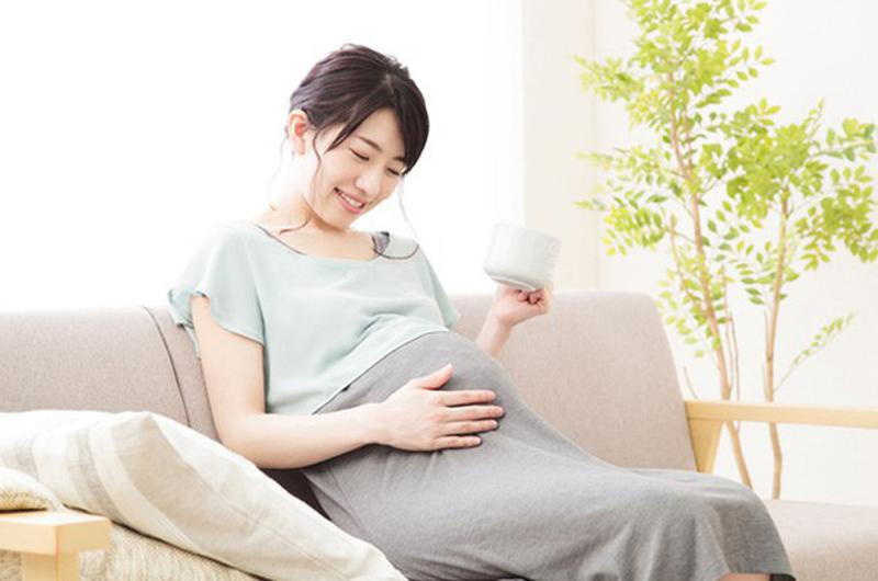 Bà bầu vốn có thân nhiệt nóng hơn so với người bình thường. Vì vậy, đặc biệt không được ăn nhiều mận vì có thể sinh phát ban, gây hại cho sức khỏe của mẹ và thai nhi.