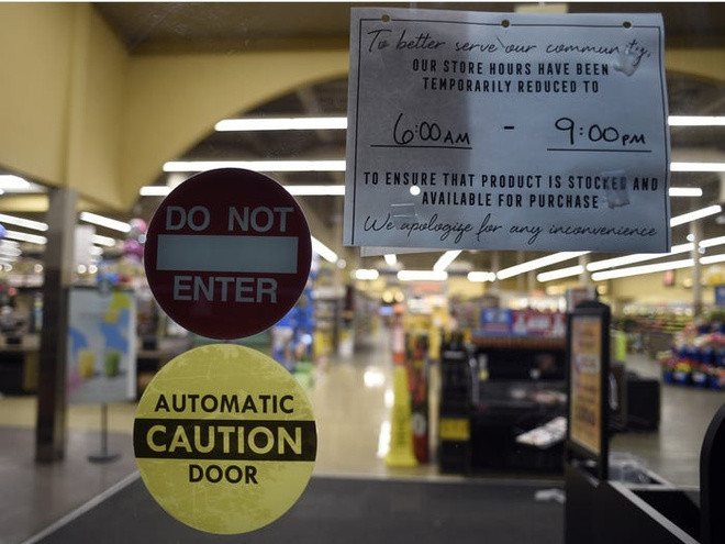 Bang California ra lệnh cách ly xã hội từ ngày 19/3. Bang này cũng triển khai một số biện pháp y tế công cộng như bố trí các máy rửa tay di động.