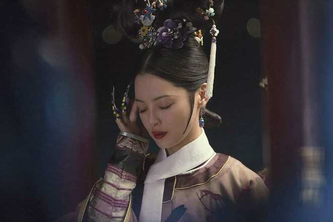 Tân Chỉ Lôi từng thú nhận cô không ngờ Hoắc Kiến Hoa dùng hết sức mà đánh như vậy. Cú tát mạnh đến mức tay của nam diễn viên bị đau, còn Tân Chỉ Lôi choáng váng, ngã ra đất, trang sức trên đầu rơi xuống, không thể ngay lập tức diễn tiếp. Tuy nhiên, nữ diễn viên không trách Hoắc Kiến Hoa mà ngược lại, khâm phục thái độ chuyên nghiệp của đàn anh.