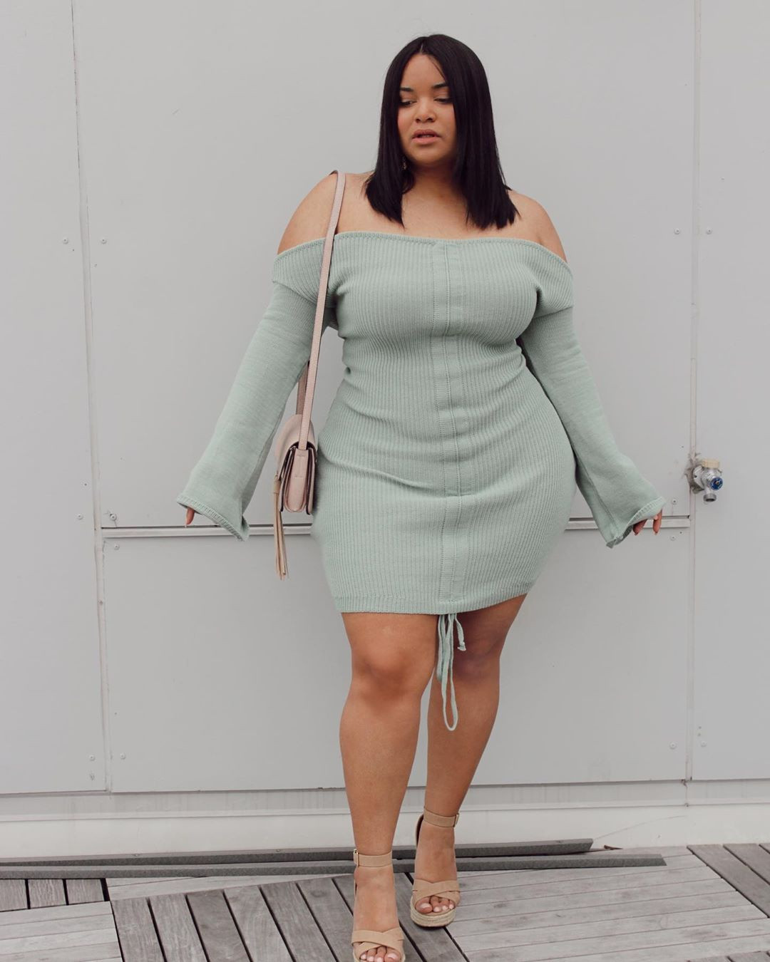 Dù mũm mĩm, thân hình Denise được nhận xét không hề nặng nề mà vẫn khỏe khoắn, 3 vòng cân đối. Cô duy trì tập thể thao đều đặn để giữ bụng phẳng và không mắc các bệnh liên quan tới béo phì. Phong cách thời trang của 9X cũng được nhiều cô gái có thân hình quá khổ học hỏi.