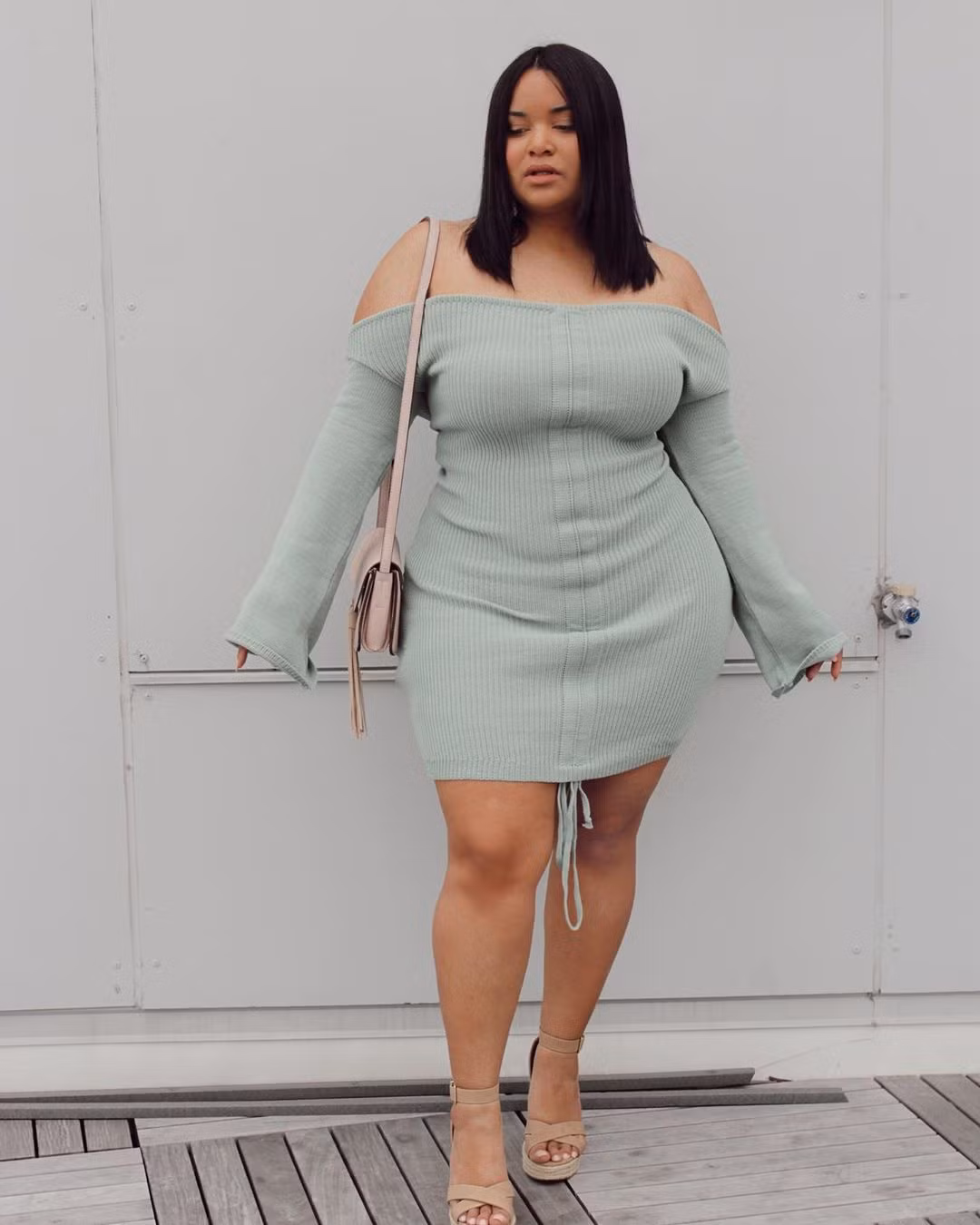 Dù mũm mĩm, thân hình Denise được nhận xét không hề nặng nề mà vẫn khỏe khoắn, 3 vòng cân đối. Cô duy trì tập thể thao đều đặn để giữ bụng phẳng và không mắc các bệnh liên quan tới béo phì. Phong cách thời trang của 9X cũng được nhiều cô gái có thân hình quá khổ học hỏi.