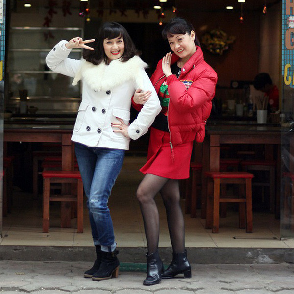 Sau đó, khác với em gái Vân Dung theo đuổi con đường nghệ thuật và trở thành diễn viên hài nổi tiếng, Vân Trang lại chọn đi con đường riêng. Với tính cách trầm lắng, cô không đi theo nghiệp nghệ thuật của gia đình và nói không với showbiz. Hiện tại, Vân Trang đã trở thành bà chủ chuỗi cửa hàng bún đậu mơ và cơm gà có tiếng.