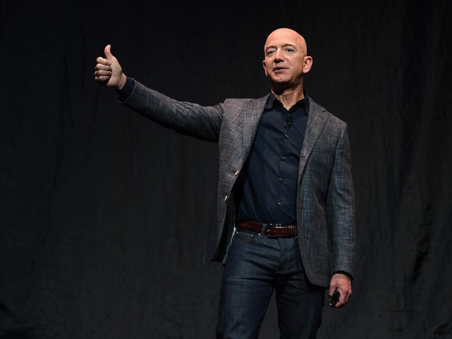 Ba người giàu nhất nước Mỹ bao gồm Jeff Bezos, Bill Gates, và Warren Buffett sở hữu khối tài sản ngang bằng với nhóm 50% hộ gia đình Mỹ có ít tài sản nhất. Ảnh: Reuters.