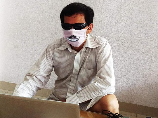 Hoc tro keu chan hoc online, thay giao gui anh “dim hang” dan mat sieu hai-Hinh-2