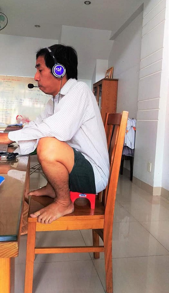 Hoc tro keu chan hoc online, thay giao gui anh “dim hang” dan mat sieu hai