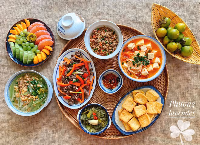 Kể cả mâm cơm toàn những món đơn giản thì trông vẫn rất hấp dẫn.