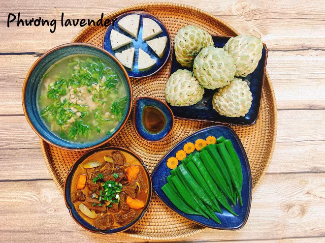 Việc nấu ăn nói dễ thì dễ mà nói thì cũng khó. Còn với chị Phương, nấu ăn là niềm vui, là một cách gắn kết gia đình.