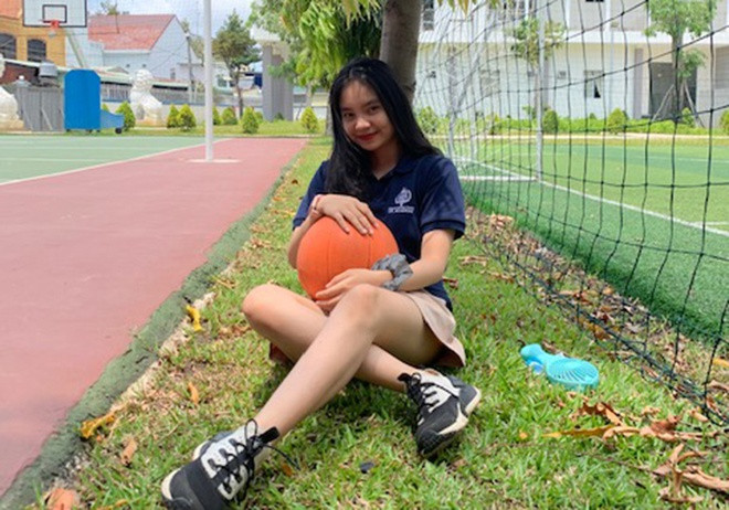 Khiết Tâm biết chơi guitar, ukulele và organ nhờ lên YouTube và tải app về tự học. Nhạc sĩ Hồ Hoài Anh nhận xét trong chương trình Thiếu niên nói: "Khiết Tâm hát hay, giọng vang có nhịp độ và cao độ rất tốt".