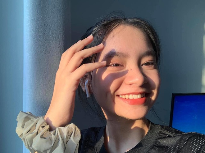 Không chỉ sở hữu vẻ ngoài xinh xắn, Khiết Tâm còn được ca ngợi bởi giọng hát hay và khả năng chơi nhạc cụ.