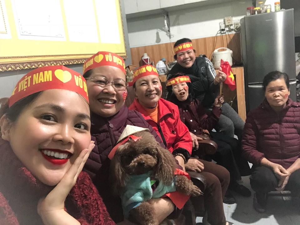 Nghi dich cac chau ru ba noi 90 tuoi choi co ca ngua, ai ngo gap 