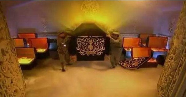 Vi sao mo tac trom chau bau con dap gay rang Hoang de Can Long?-Hinh-2