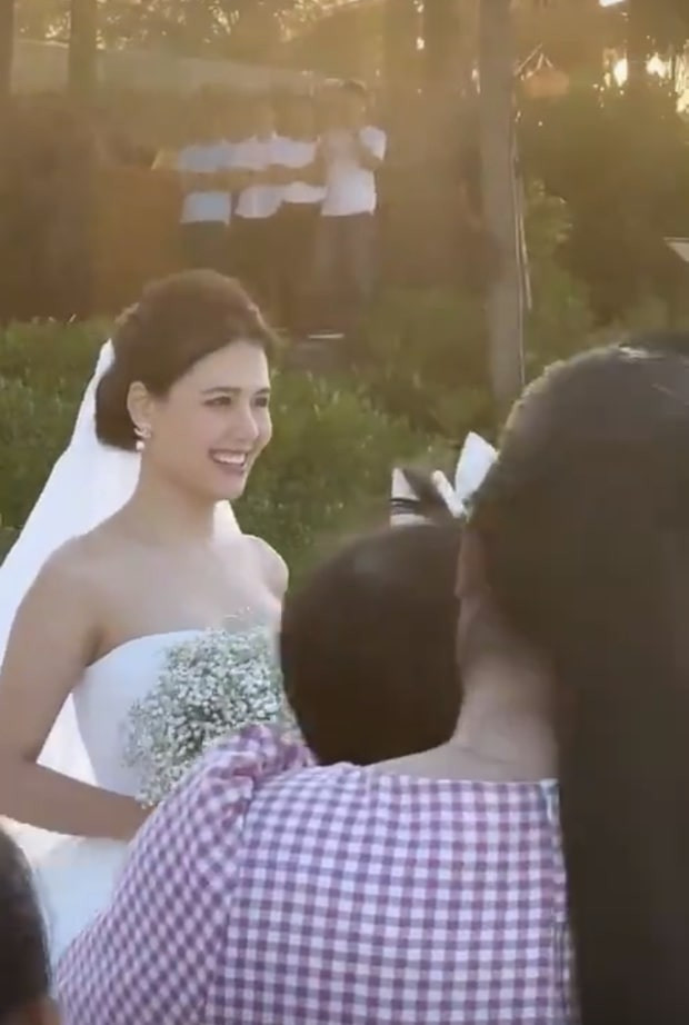 Theo thông tin trên thiệp cưới, chồng Phanh Lee tên là Nguyễn Thành Nam, sinh năm 1986. Chú rể đang đảm nhận vai trò tổng giám đốc một công ty xây dựng và là chủ đầu tư của khu phức hợp nghỉ dưỡng nổi tiếng tại Đà Nẵng.