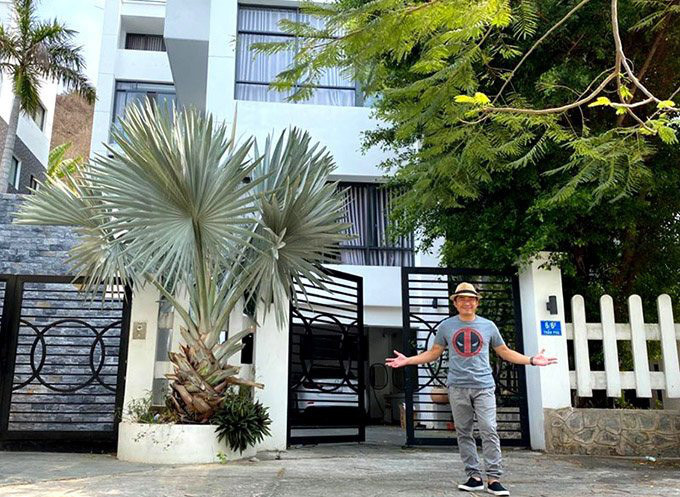 Sau 4 nam tai hon vo dai gia, Kinh Quoc khoe dung ten 3 biet thu trieu do-Hinh-3