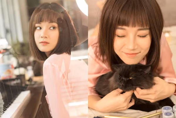 Vừa chạy theo mốt lấy gối làm váy, Hoàng Yến không quên khoe nhan sắc xinh đẹp, trẻ trung và đáng yêu với kiểu tóc mái ngố thương hiệu. Với kiểu tóc mái này, gương mặt Hoàng Yến trông tròn trịa, dễ thương và trẻ ra thêm vài tuổi so với kiểu tóc rẽ ngôi giữa trước đây.