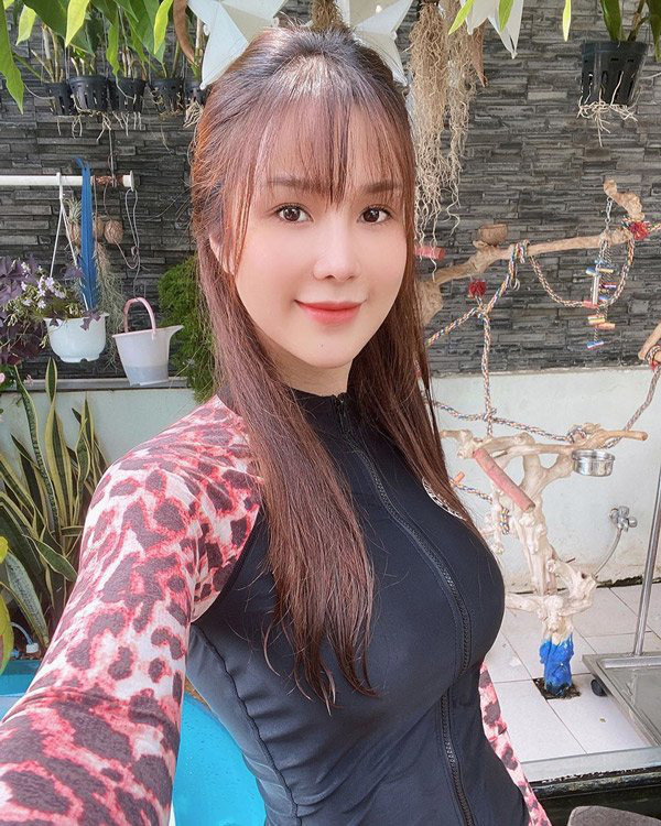 Bà mẹ 2 con Diệp Lâm Anh ở nhà chăm con nhỏ mùa dịch, không hề xuề xoà mà ghi điểm tuyệt đối với kiểu tóc mái ngang Hàn Quốc có khả năng trẻ hoá này.