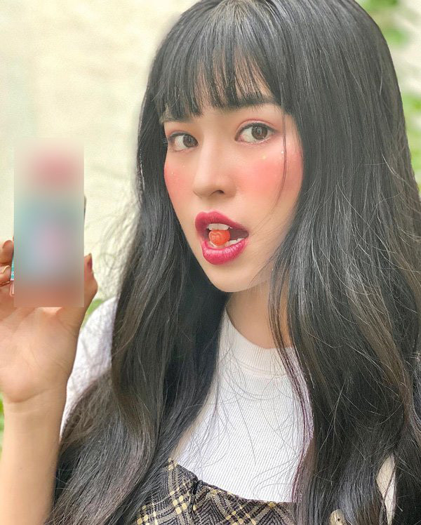 Khánh Vân cũng là gương mặt vàng trong làng để mái ngố.