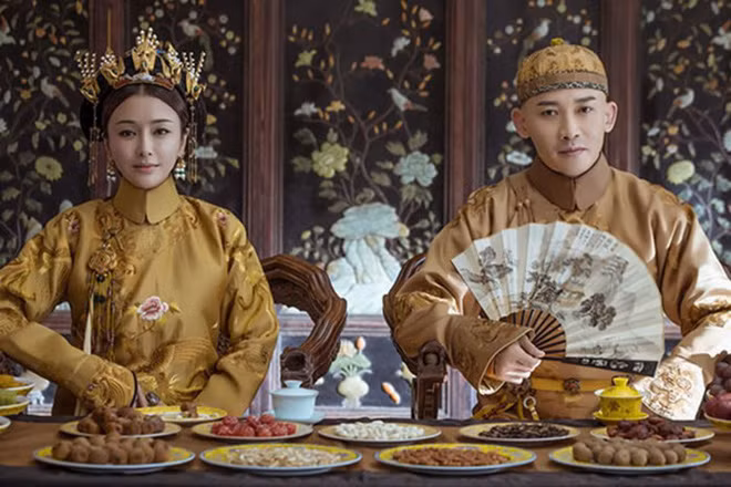 Hoang de nha Thanh moi nam ton 15.000 luong bac cho chuyen an uong?