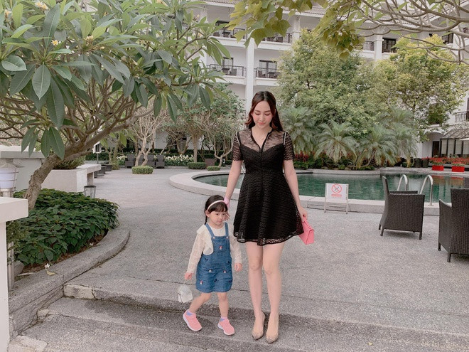 Sau khi lập gia đình, Trà My hiếm hoi xuất hiện tại các sự kiện giải trí. Trên trang cá nhân, cô thường xuyên đăng ảnh trong những chuyến du lịch sang chảnh, khoảnh khắc hạnh phúc bên chồng con.