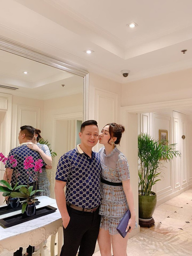 5 tháng sau lễ cưới xa hoa, người đẹp Hà thành hạ sinh con gái đầu lòng cho ông xã đại gia.