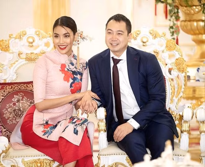 Trần Ngọc Lan Khuê: Chân dài 9X và bạn trai doanh nhân tổ chức tiệc cưới hoành tráng ở TP.HCM vào đầu tháng 10/2018. Ông xã của Lan Khuê là doanh nhân John Tuấn Nguyễn. Cuộc hôn nhân của cô và John Tuấn Nguyễn được đánh giá là môn đăng hộ đối. Cô trưởng thành trong gia đình nổi tiếng của ngành giáo dục. Chồng Lan Khuê sinh ra trong gia đình giàu có ở TP.HCM.