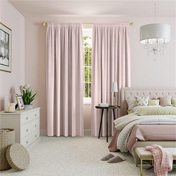 Ngày nay, rèm cửa là vật dụng trang trí không thể thiếu trong mỗi gia đình, nhưng không phải ai cũng biết cách sử dụng rèm của sao cho hợp phong thủy để tiếp thêm vượng khí cho không gian sống. Dưới đây là một vài mẹo nhỏ khi sử dụng rèm chắc chắn sẽ có ích cho bạn.