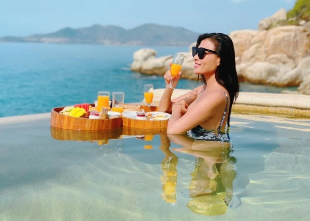 Bi noi xai tien phung phi di du lich mua dich, Thuy Diem dap tra-Hinh-2