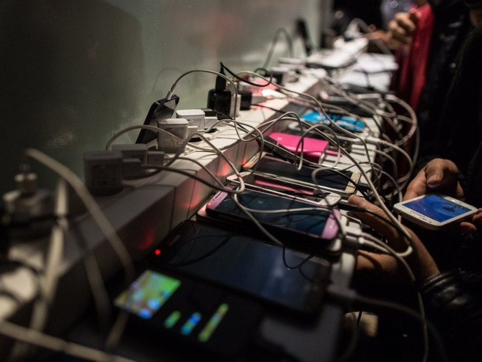 5 cach sac pin smartphone 