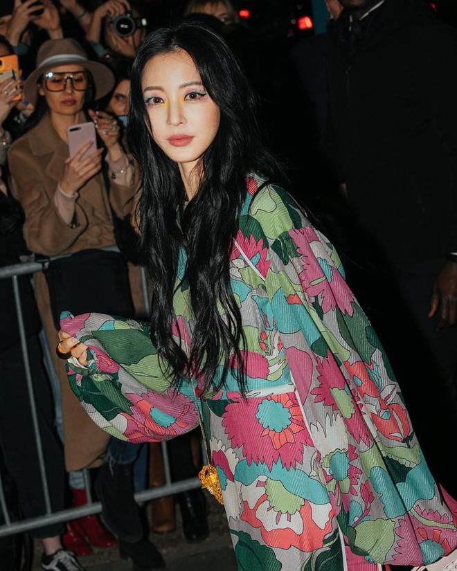 Tuy nhiên, người đẹp 39 tuổi đã tự cách ly và theo dõi sức khỏe.