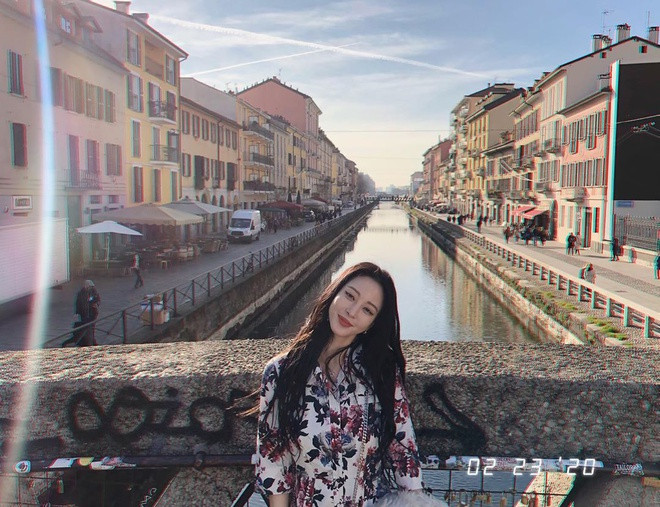 Han Ye Seul vốn sinh ra tại Los Angeles, Mỹ. Năm 2004, cô quyết định từ bỏ quốc tịch Mỹ và trở về Hàn Quốc hoạt động nghệ thuật chuyên nghiệp. Cô đầu sự nghiệp năm 20 tuổi sau khi giành chiến thắng trong một cuộc thi người mẫu. Từ bộ phim sitcom Nonstop 4, cô liên tục đóng chính trong loạt phim truyền hình Cặp đôi kỳ lạ, Canh bạc nghiệt ngã, Tuyết có rơi đêm Giáng sinh, Sản sinh mỹ nữ...