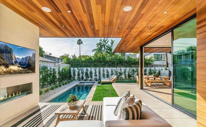 Được xây dựng vào những năm 1930, ngôi nhà được biết đến như một kiệt tác kết hợp hoàn hảo giữa kiến trúc hiện đại với các yếu tố hữu cơ tự nhiên. Ảnh: CNBC.