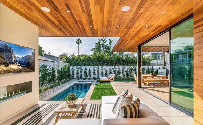 Được xây dựng vào những năm 1930, ngôi nhà được biết đến như một kiệt tác kết hợp hoàn hảo giữa kiến trúc hiện đại với các yếu tố hữu cơ tự nhiên. Ảnh: CNBC.