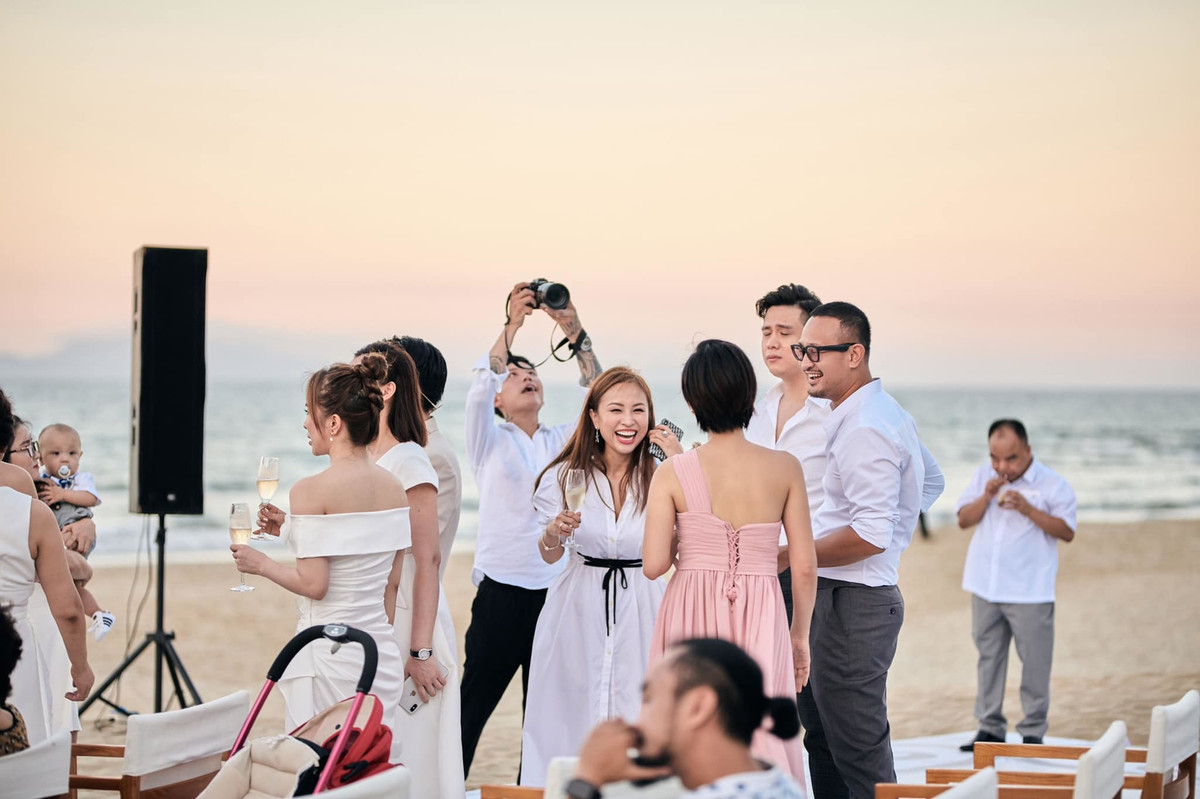 Vân Hugo nhớ lại những khoảnh khắc vui vẻ trong đám cưới của diễn viên Phanh Lee.