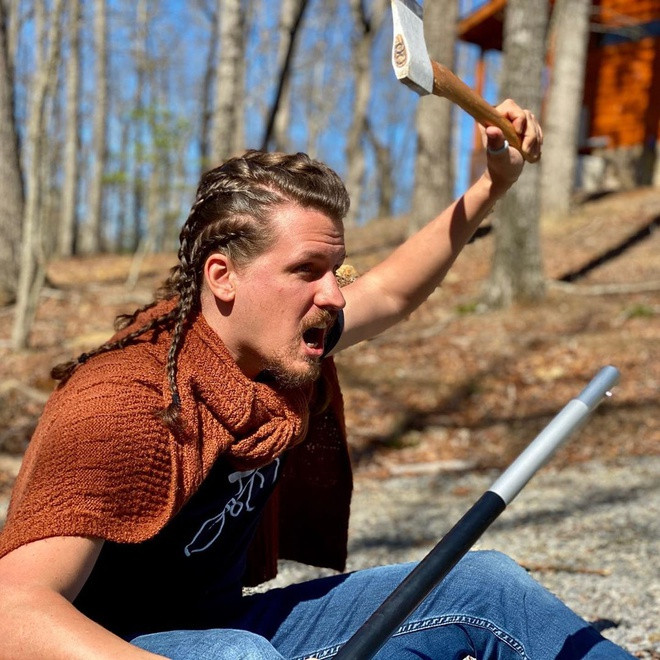 Dân mạng tỏ ra rất thích thú trước sự sáng tạo của đôi trẻ.