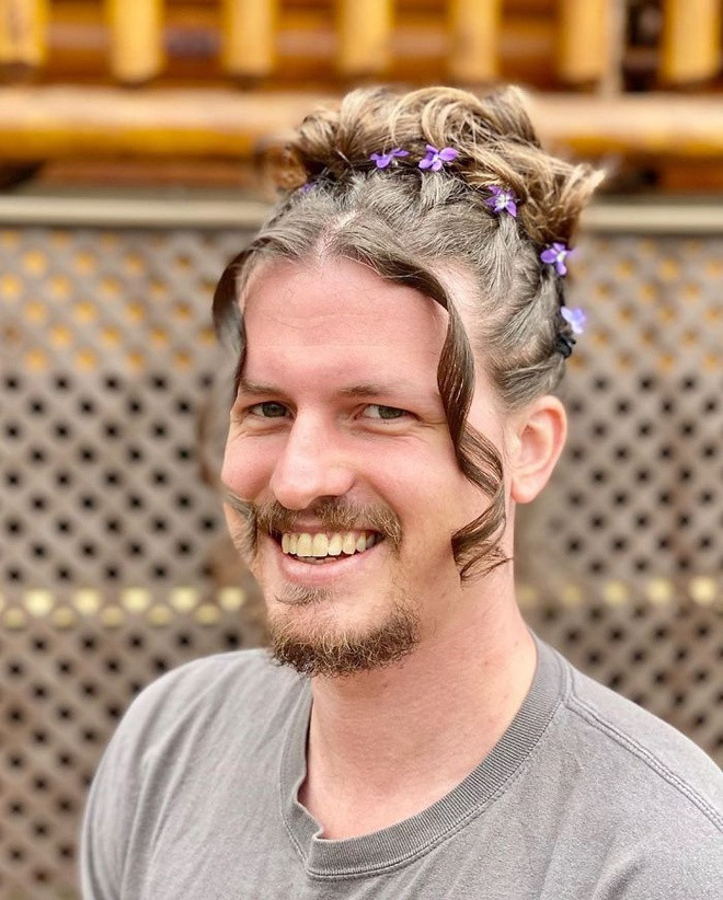 Geoff là một kỹ sư phần mềm và có một mái tóc dài khiến Oley ấn tượng ngay từ lần đầu gặp nhau vào 2 năm trước.