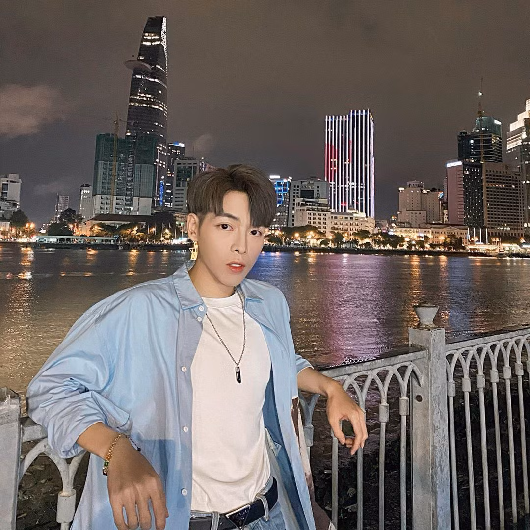 Ca sĩ Đức Phúc bày tỏ tình yêu Sài Gòn: "Dẫu khác nhau đôi điều. Em lạnh lùng anh rất lãng mạn".