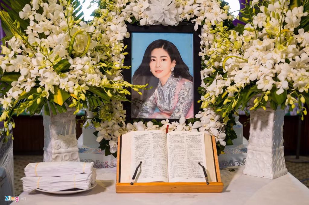 Trinh Kim Chi, Oc Thanh Van deo khau trang kin mit vieng Mai Phuong