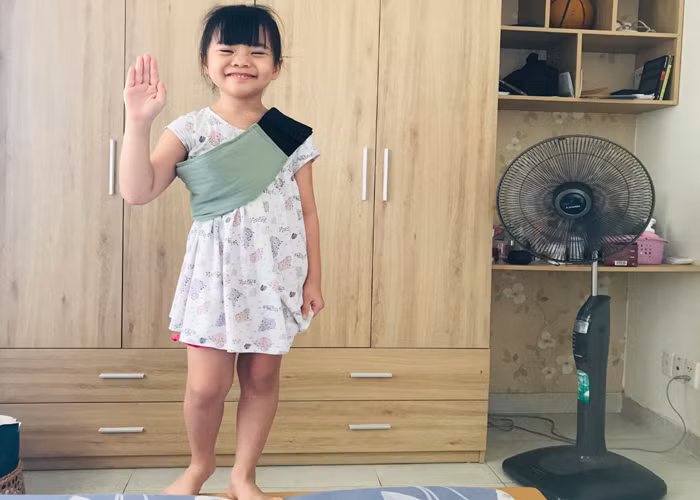 Ba di chong dich, me lam viec online, be 5 tuoi xoay xo de “chong chan“-Hinh-2